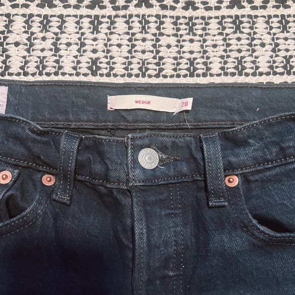 Levi's Wedgie High Rise Button Fly Waist Denim
Dark Wash Skinny Jeans Black 28 - Picture 2 of 3
